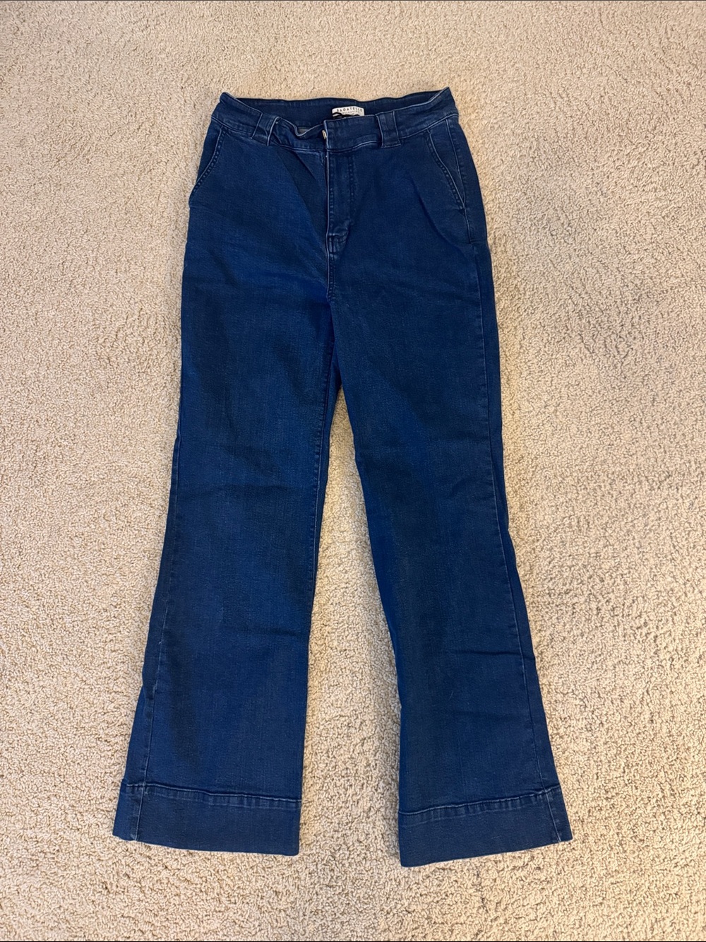 Wide-Leg Women’s Jeans in Dark Blue - Flare Silhouette